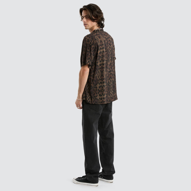 model wears Spure Relaxed Resort Shirt Leopard Print Short Sleeve Shirts Brown - image 5