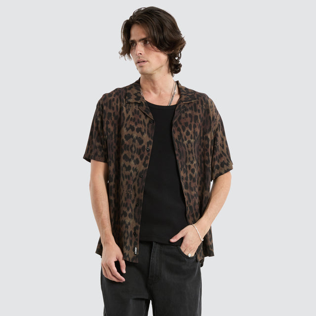 model wears Spure Relaxed Resort Shirt Leopard Print Short Sleeve Shirts Brown - image 1