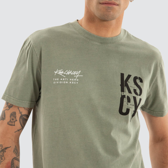 Cloak Dual Curved Tee Pigment shadow