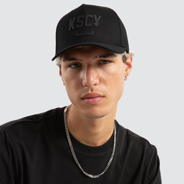 model wears Callisto Cap Jet Black Caps Black - image 2