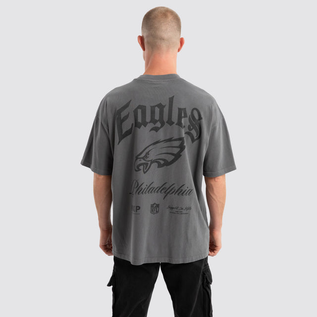 model wears Philadelphia Eagles Defence Raptor Tee Pigment Charcoal T-Shirts Grey - image 1