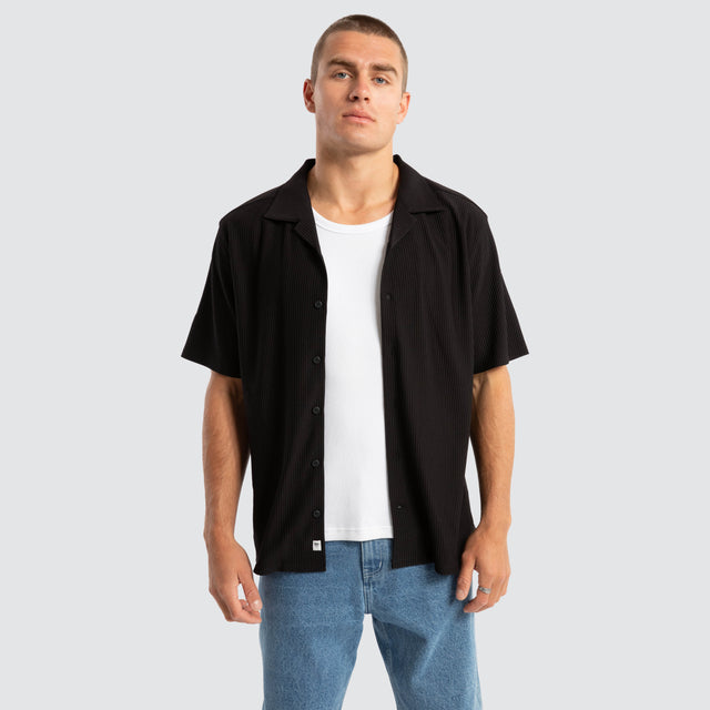 model wears Baroque Cropped Resort Shirt Black Short Sleeve Shirts Black - image 1
