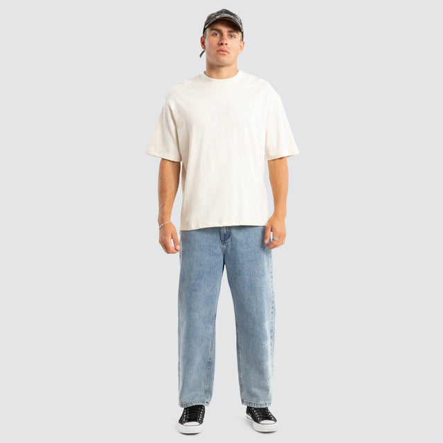 model wears Filter Big Slacker Cropped Jeans Blue Pants Blue - image 2