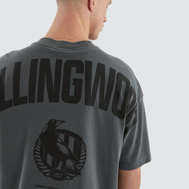 model wears Collingwood Magpies AFL Hunter Tee Pigment Charcoal T-Shirts Grey - image 3