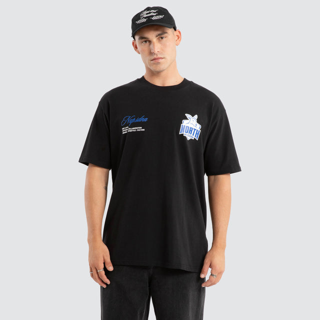 model wears North Melbourne Kangaroos AFL Season Tee Jet Black T-Shirts Black - image 2