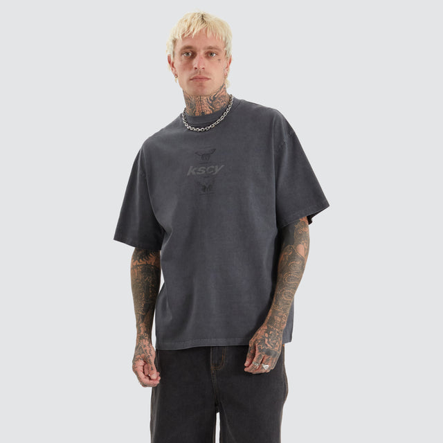 model wears Tretio Street Tee Pigment Asphalt T-Shirts Grey - image 1