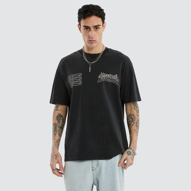 model wears Poster Box Fit Tee Mineral Anthracite Black T-Shirts Grey - image 3