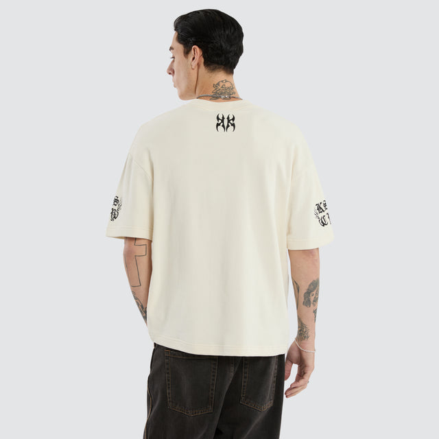 model wears Crawl Loopback Street Tee Tofu T-Shirts Cream - image 5