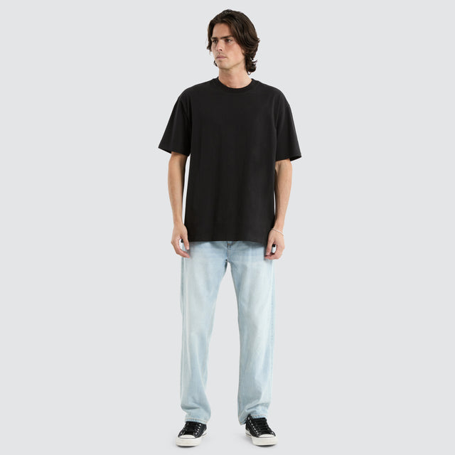 model wears K5 Relaxed Fit Jean Sunbleached Blue Pants Blue - image 3