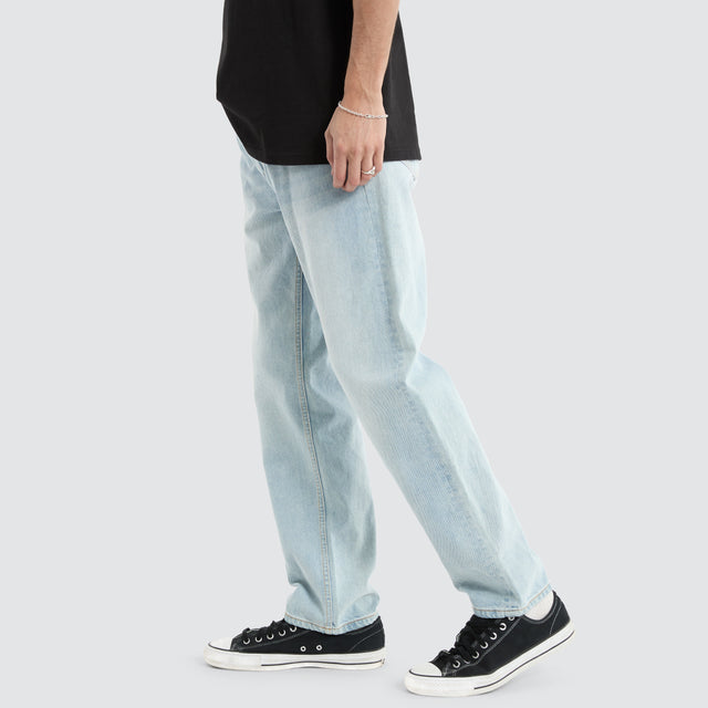 model wears K5 Relaxed Fit Jean Sunbleached Blue Pants Blue - image 2