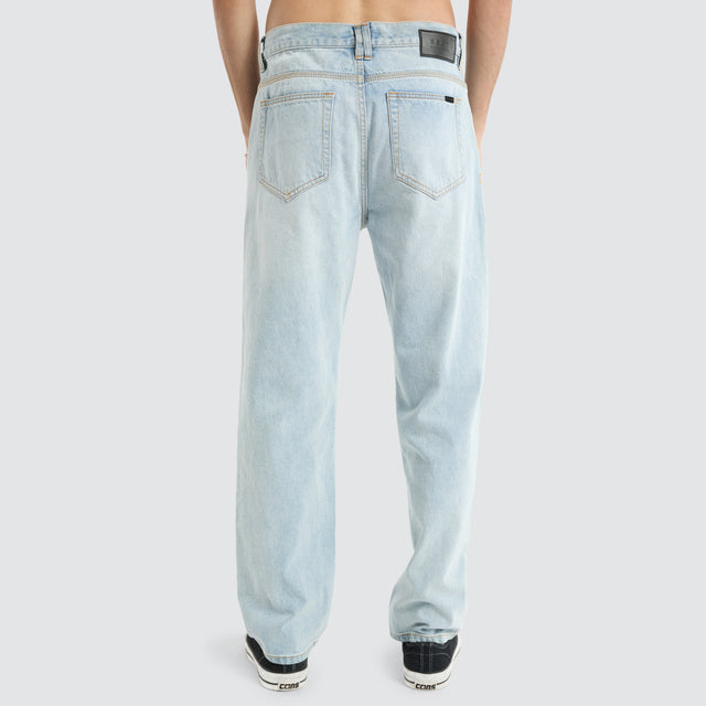model wears K5 Relaxed Fit Jean Sunbleached Blue Pants Blue - image 4