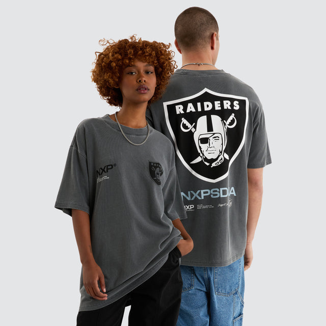 model wears Las Vegas Raiders NFL Box Fit Tee Pigment Charcoal T-Shirts Grey - image 2