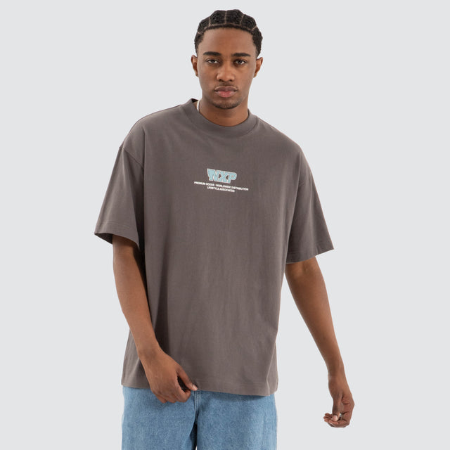 model wears Main Raptor Tee Asphalt T-Shirts Grey - image 3