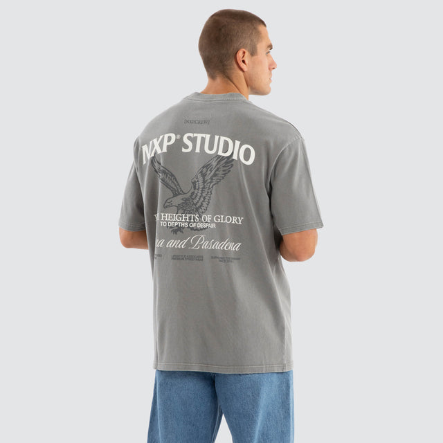 model wears Simulation Box Fit Tee Pigment Frost Grey T-Shirts Grey - image 1