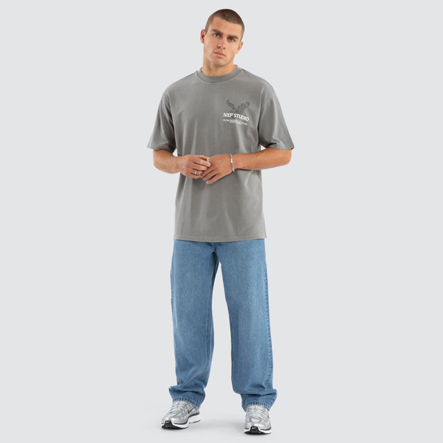 model wears Simulation Box Fit Tee Pigment Frost Grey T-Shirts Grey - image 2