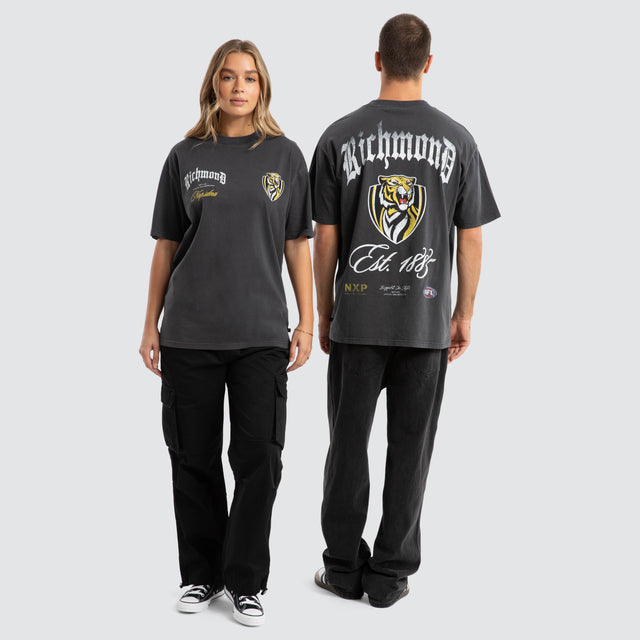 model wears Richmond Tigers AFL Vintage Goth Tee Pigment Asphalt T-Shirts Grey - image 2