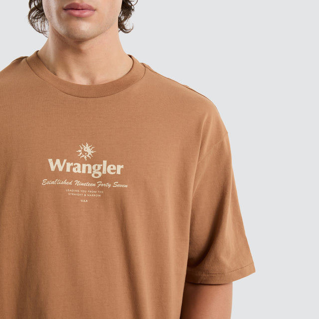 model wears 90s Vacay Slacker Tee Brown T-Shirts Brown - image 4