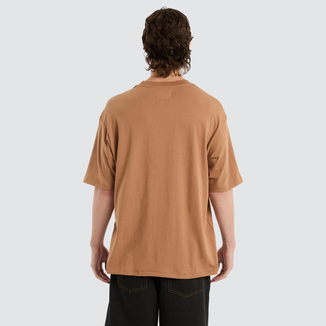 model wears 90s Vacay Slacker Tee Brown T-Shirts Brown - image 5