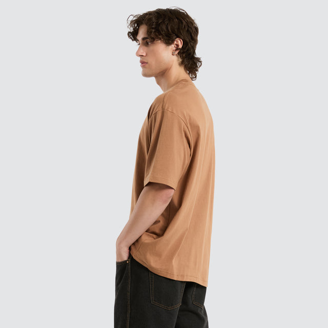 model wears 90s Vacay Slacker Tee Brown T-Shirts Brown - image 6