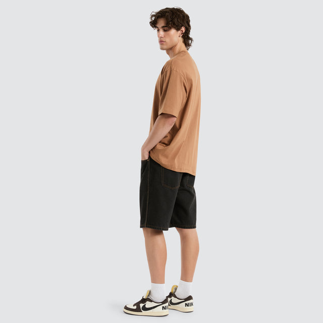 model wears 90s Vacay Slacker Tee Brown T-Shirts Brown - image 2
