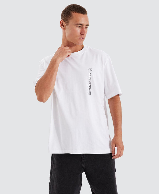 Calvin Klein VERTICAL INSTITUTIONAL TEE - Bright White WHITE