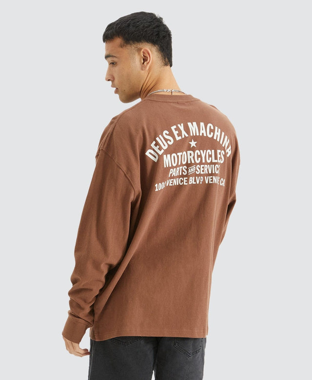 model wears Oversized Venice Long Sleeve T-Shirt Bison Brown T-Shirts Brown - image 1