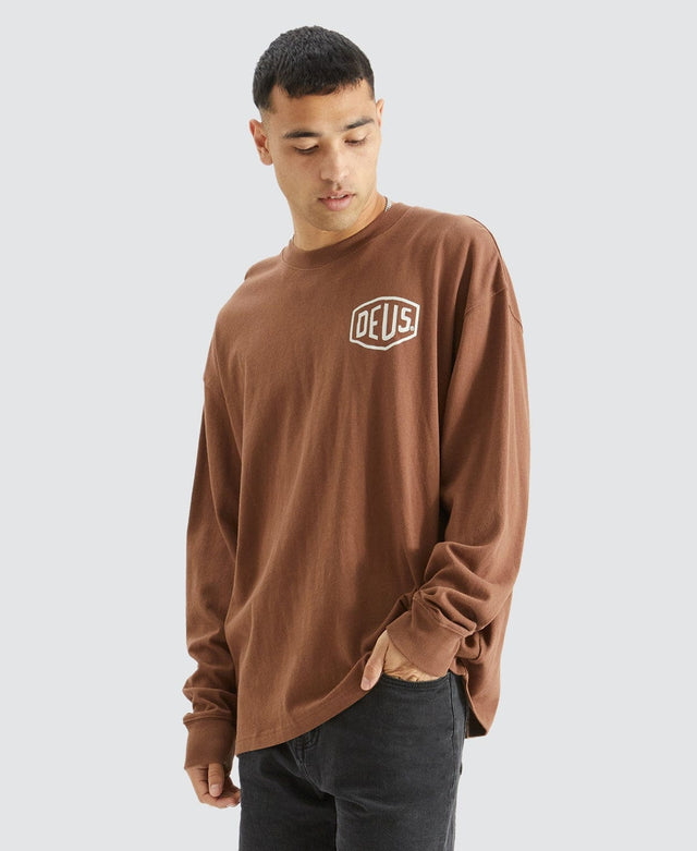 model wears Oversized Venice Long Sleeve T-Shirt Bison Brown T-Shirts Brown - image 2