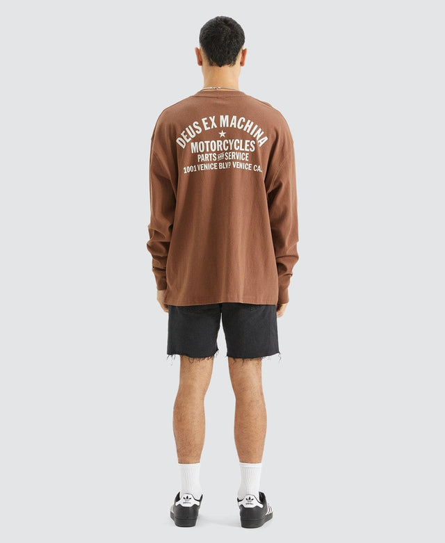 model wears Oversized Venice Long Sleeve T-Shirt Bison Brown T-Shirts Brown - image 5