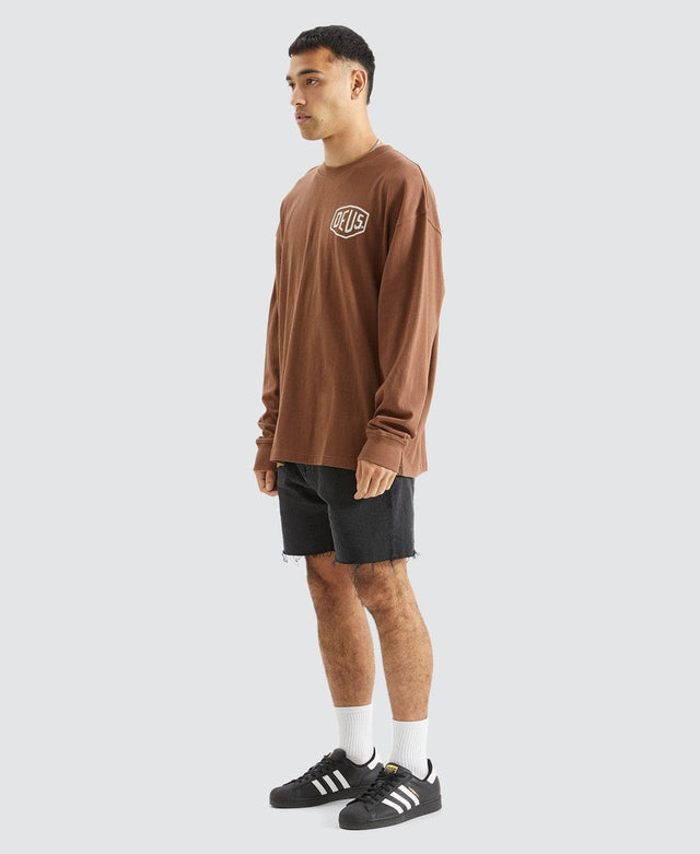 model wears Oversized Venice Long Sleeve T-Shirt Bison Brown T-Shirts Brown - image 4