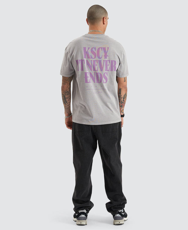 model wears Anahem Relaxed Tee Pigment Frost Grey T-Shirts Grey - image 5