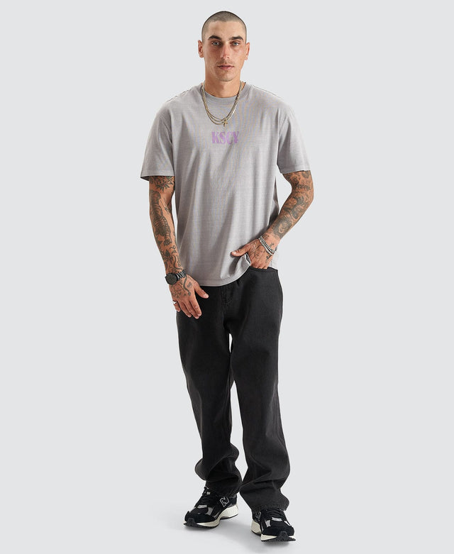 model wears Anahem Relaxed Tee Pigment Frost Grey T-Shirts Grey - image 6