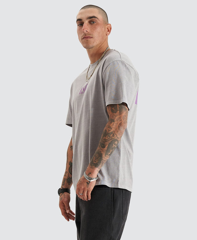 model wears Anahem Relaxed Tee Pigment Frost Grey T-Shirts Grey - image 1