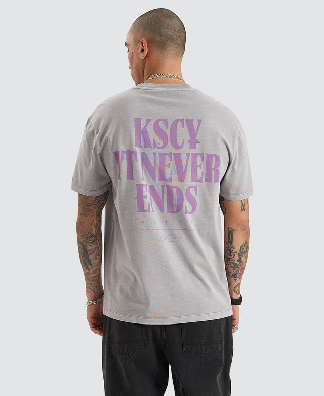 model wears Anahem Relaxed Tee Pigment Frost Grey T-Shirts Grey - image 3