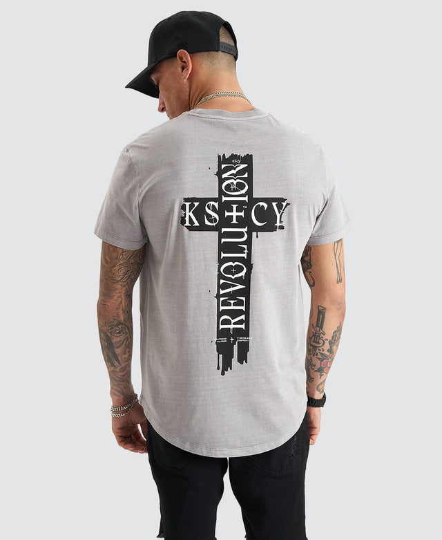 model wears Cadden Dual Curved Tee Pigment Frost Grey T-Shirts Grey - image 2