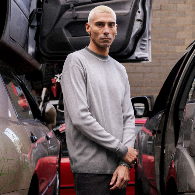 model wears Calne Relaxed Long Sleeve Tee Grey Wash Longsleeve T-Shirts Grey - image 2