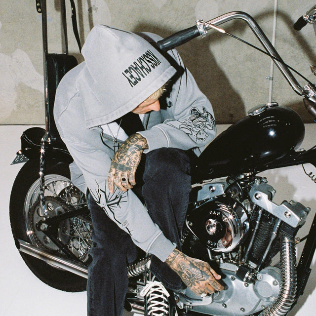 model wears Celestial Heavy Relaxed Hooded Zip Jumper Pigment Frost Grey Hoodies Grey - image 7