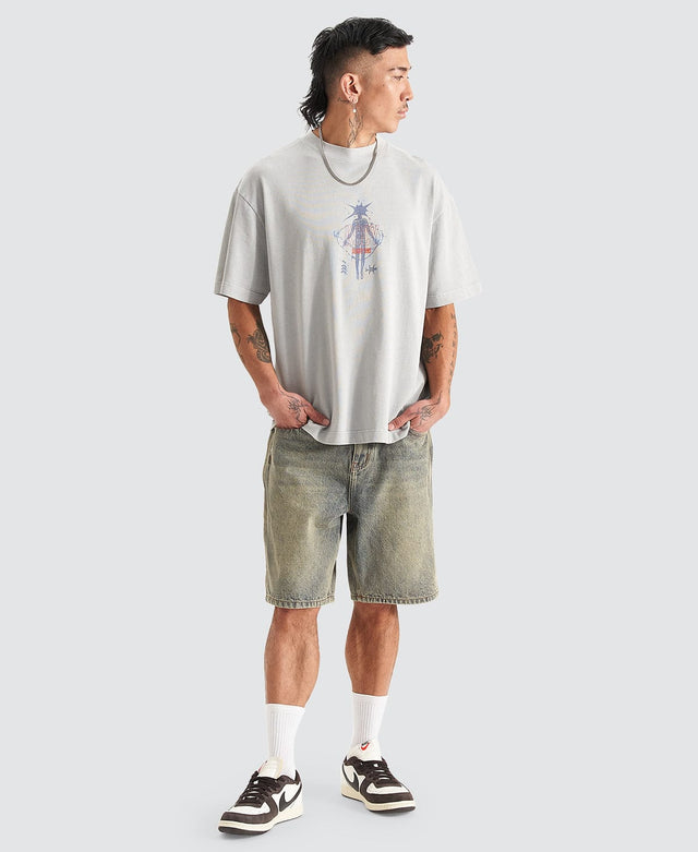 model wears Hyson Baggy Denim Jorts Sandblast Shorts Blue - image 3