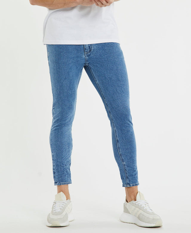 model wears K4 Cropped Jeans Silverlake Blue Pants Blue - image 5