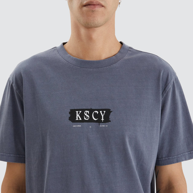 Kiss Chacey Leadville Tee Pigment Night Shadow