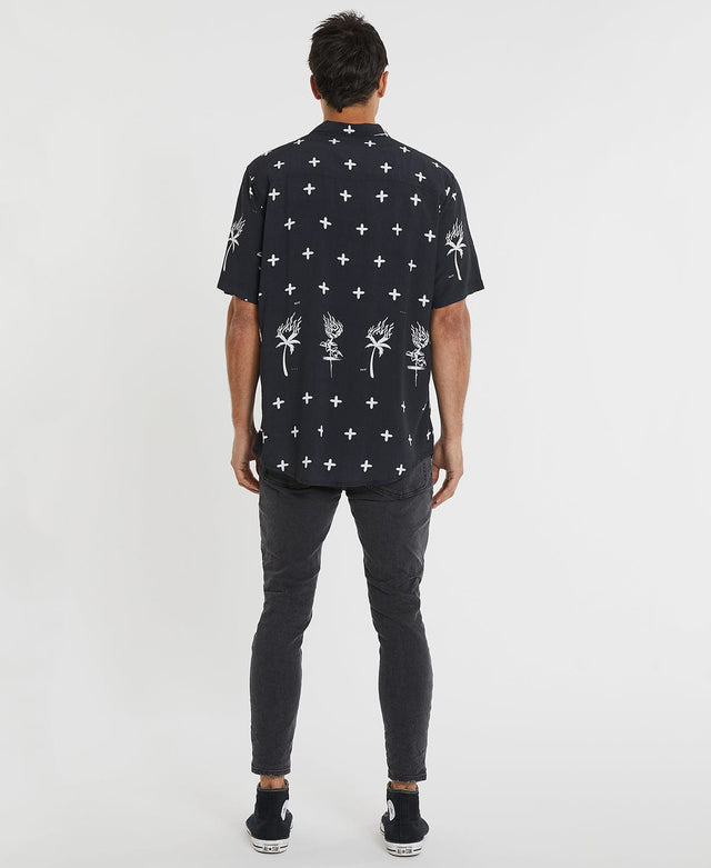 model wears Sahara Relaxed Short Sleeve Shirt Multi Colour Short Sleeve Shirts Black - image 5