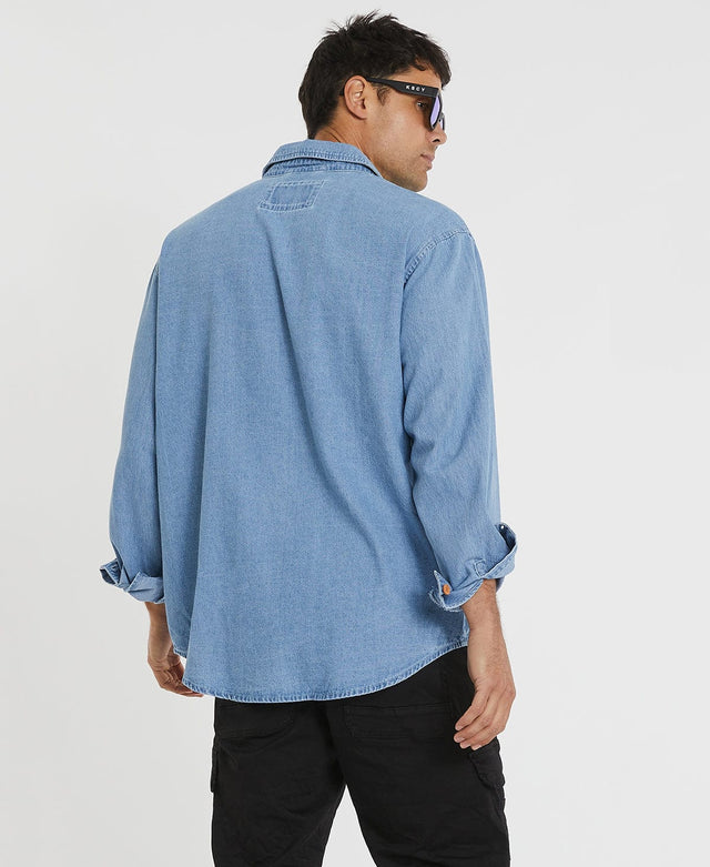 model wears Wildfire Relaxed Overshirt Blue Sky Blue Long Sleeve Shirts Blue - image 2