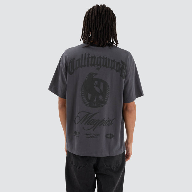 model wears Collingwood Magpies AFL Heavy Raptor Tee Asphalt T-Shirts Grey - image 1