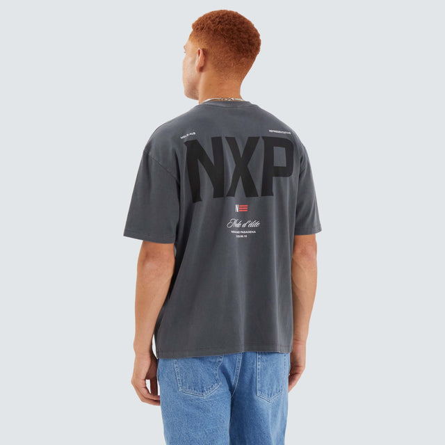 model wears Central Box Fit Tee Pigment Asphalt T-Shirts Grey - image 2