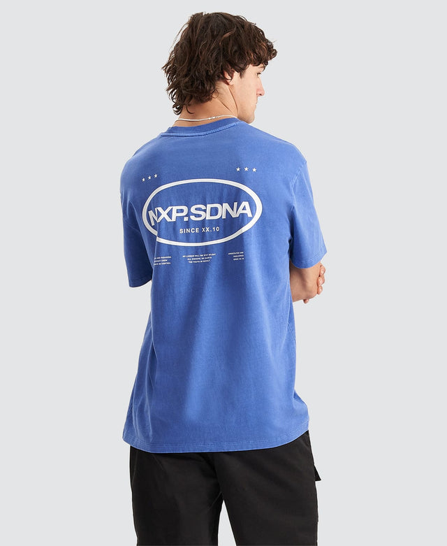 model wears Central Tee Pigment Dazzling Blue T-Shirts Blue - image 1