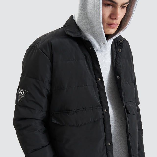 model wears Context Puffer Shirt Jet Black Jackets Black - image 2