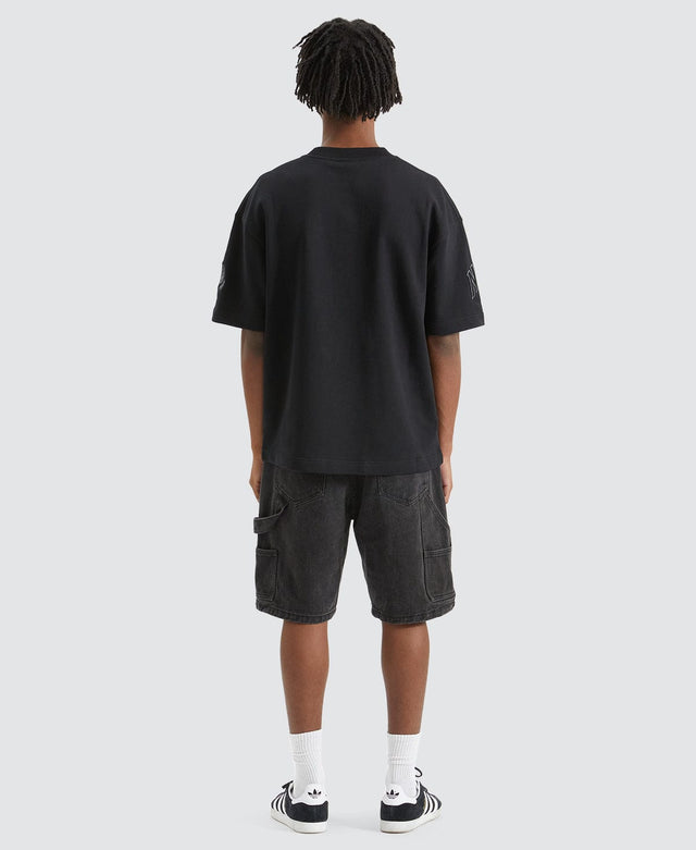 model wears Members Heavy Street T-Shirt Anthracite Black T-Shirts Black - image 9