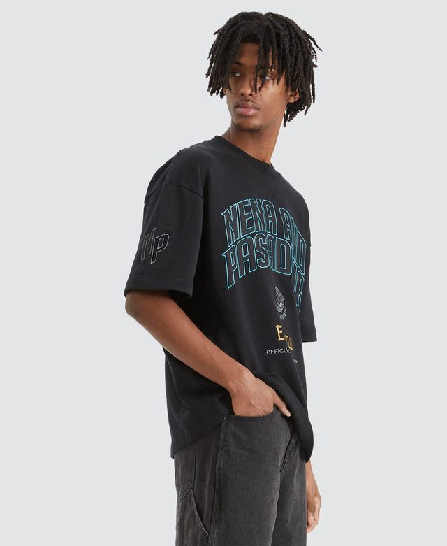 model wears Members Heavy Street T-Shirt Anthracite Black T-Shirts Black - image 3