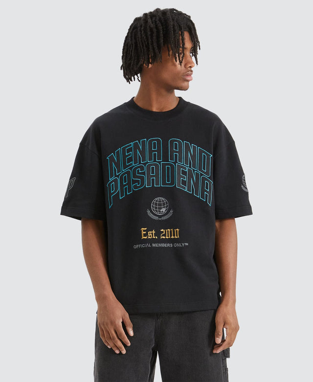 model wears Members Heavy Street T-Shirt Anthracite Black T-Shirts Black - image 5