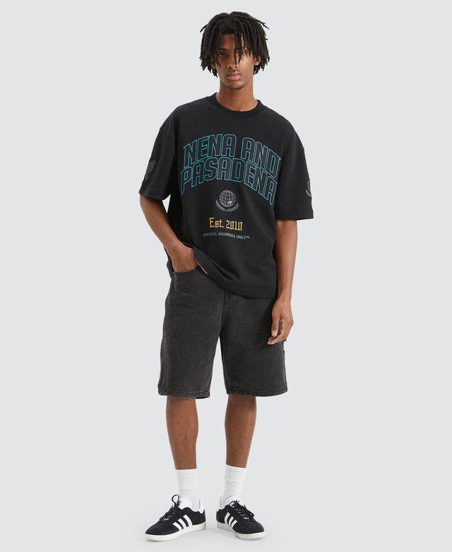 model wears Members Heavy Street T-Shirt Anthracite Black T-Shirts Black - image 8