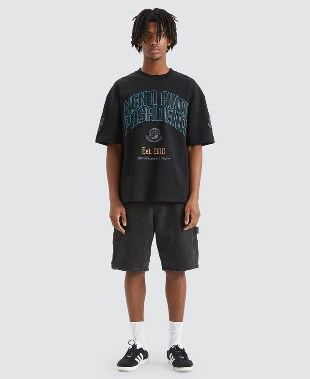 model wears Members Heavy Street T-Shirt Anthracite Black T-Shirts Black - image 7